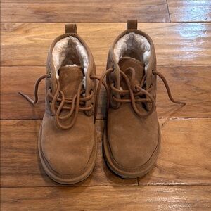 UGG chukka Boots- size 9